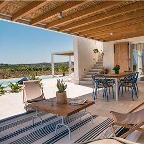 2 bedroom villa with infinity pool, near Alcamo, sleeps 4-5